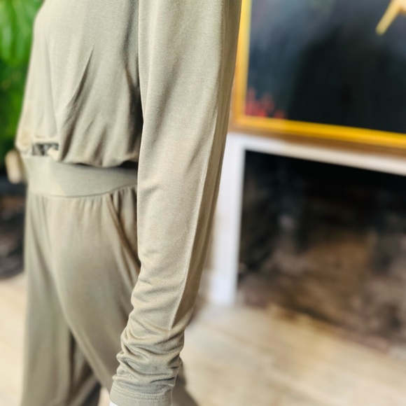 G by Giuliana Jumpsuit With Pockets - Picture 8 of 11